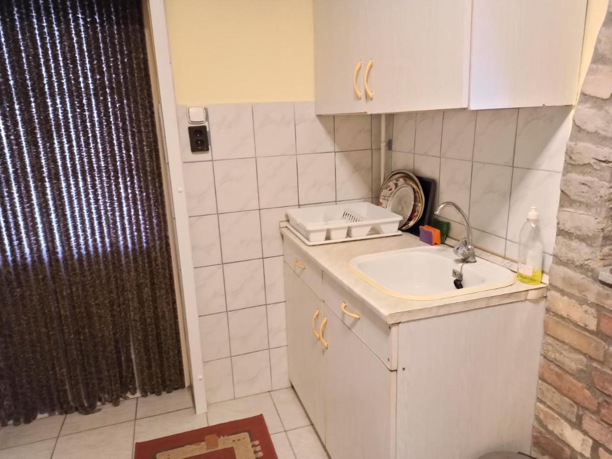 Opusztaszeri Mozes Vendeghaz Hotel Eksteriør billede
