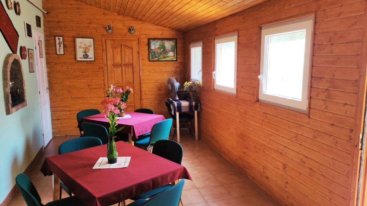 Opusztaszeri Mozes Vendeghaz Hotel Eksteriør billede