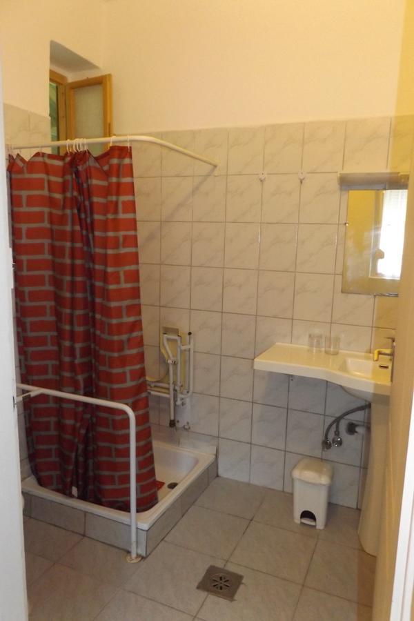 Opusztaszeri Mozes Vendeghaz Hotel Eksteriør billede