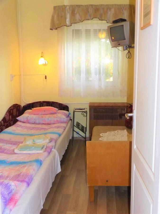 Opusztaszeri Mozes Vendeghaz Hotel Eksteriør billede